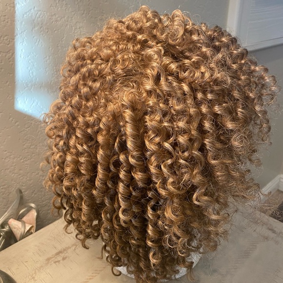 Weave Cap Collection Unit By Vivica Fox w/Spiral Curl and Shoulder Length Style - Picture 3 of 16